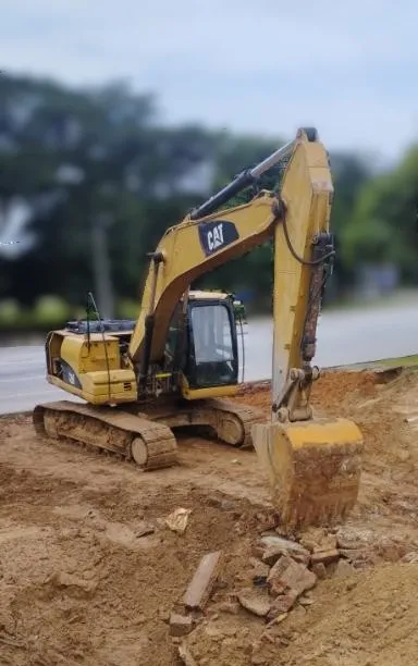 CAT320D — Photo 2