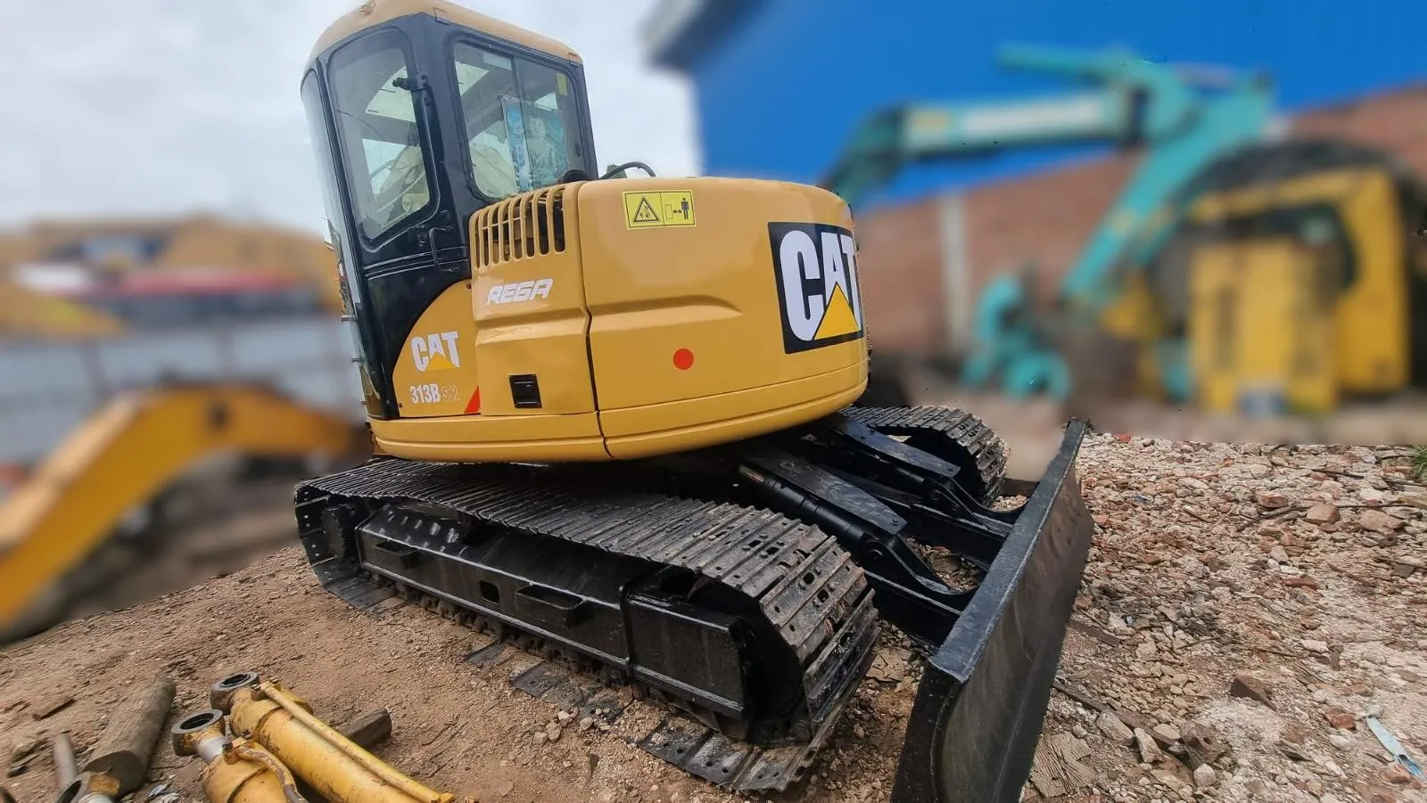 CAT313B — Photo 6