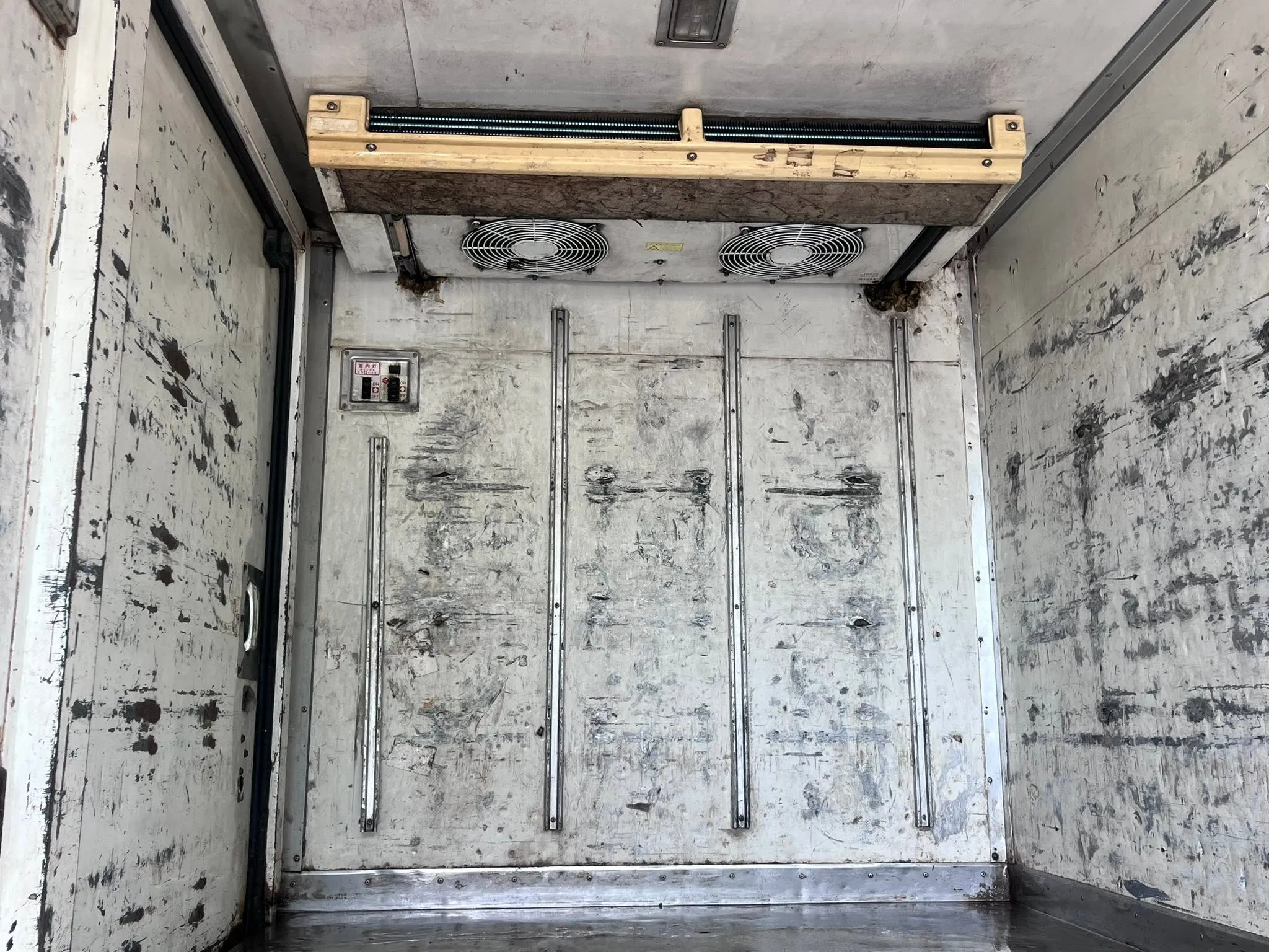 XZU 301 — Photo 6