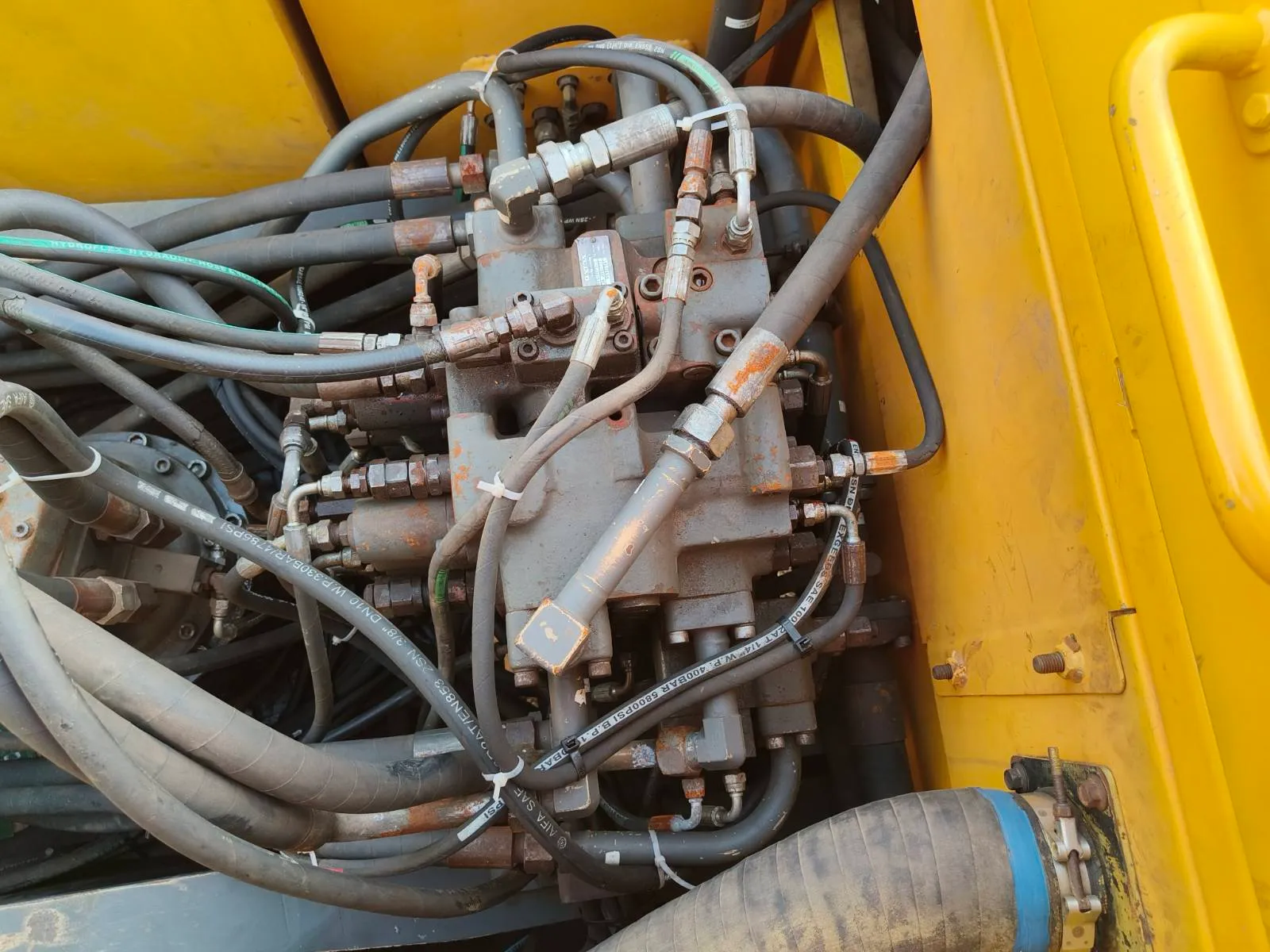 EC210 — Photo 8