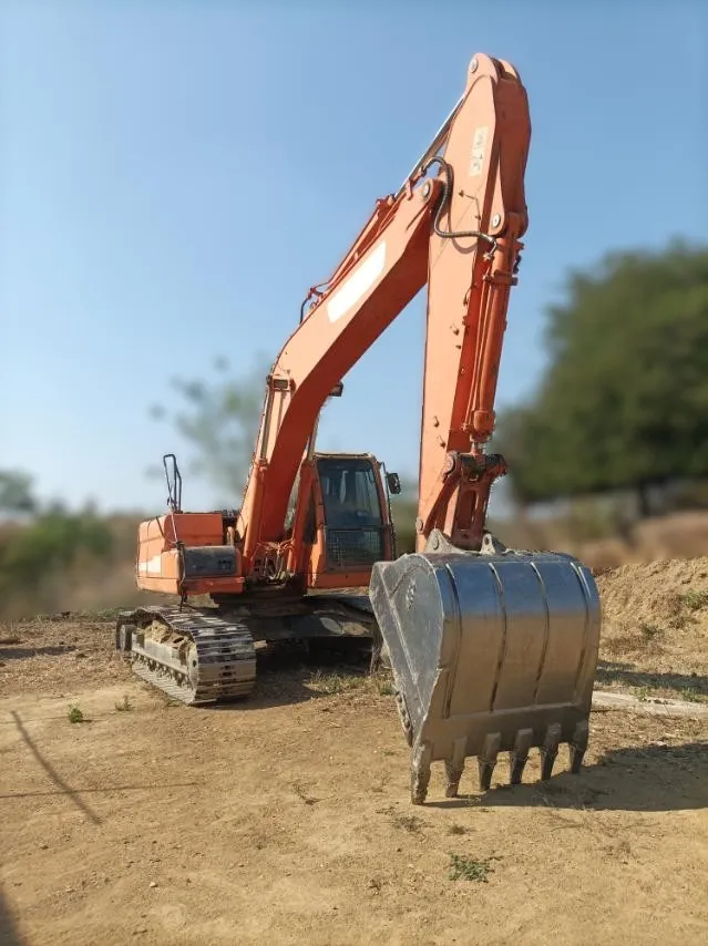 DX225LCA — Photo 3
