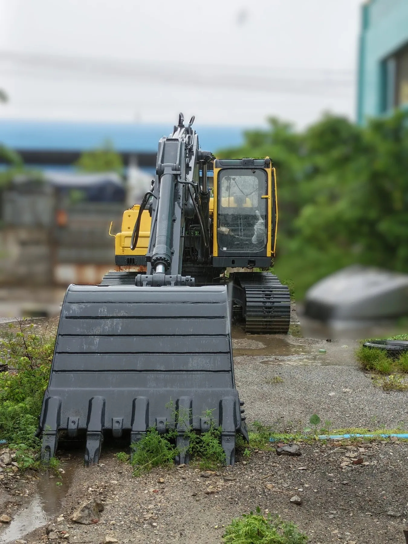 EC210 — Photo 1