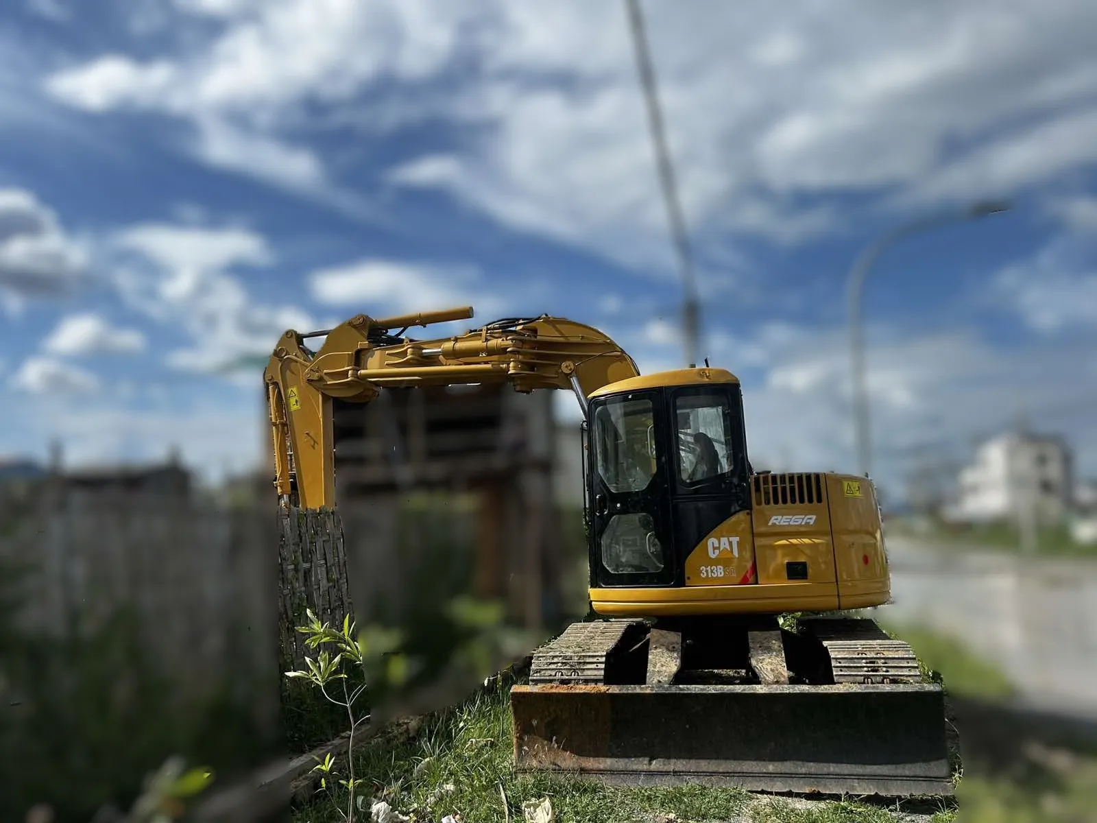 CAT313B — Photo 1